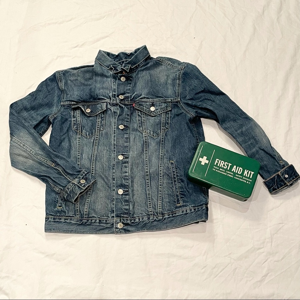 Levi’s trucker style denim jacket